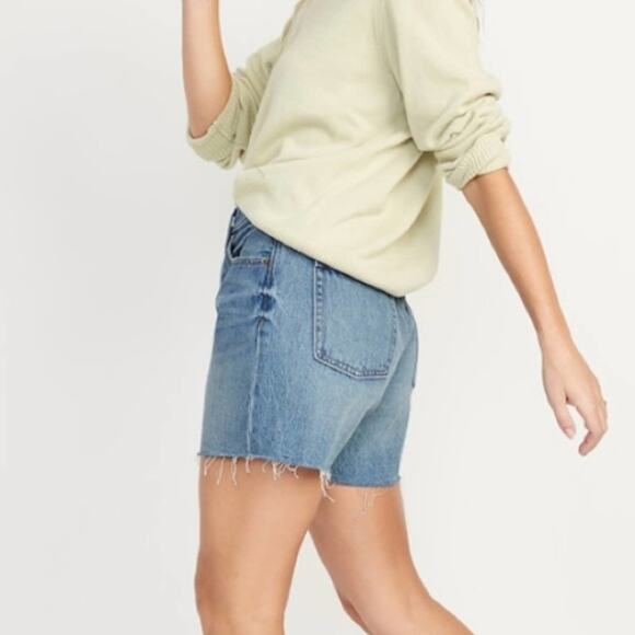 Old Navy light wash High Waisted Slouchy Straight Cutoff Jean Shorts - Picture 3 of 10